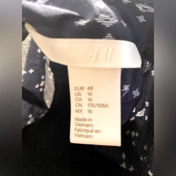 H&M NWOT sheer printed - hemmed longer  back, blue background white print - Picture 13 of 13
